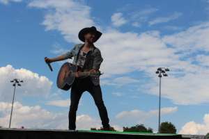 Trackside Music Festival treats audience to sweet line up, tunes and long weekend photos